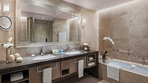 Shangri-La Hotel																						 Hotel Bathroom								 Crema Nouva							
														