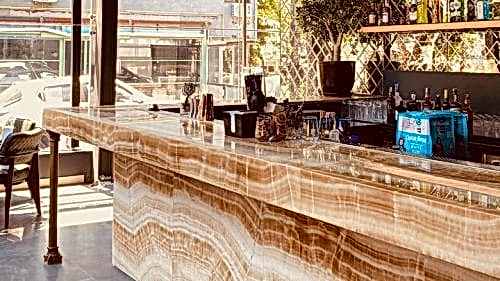 Bausta No 9							 Diğer Masa ve Sehpa Mutfak							 Honey Onyx Portoro Gold Amazonia Silver Wave