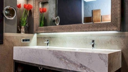 Elegant Residence																						 Residence Bathroom Table								 Calacatta Lucina Perla Brown							
														